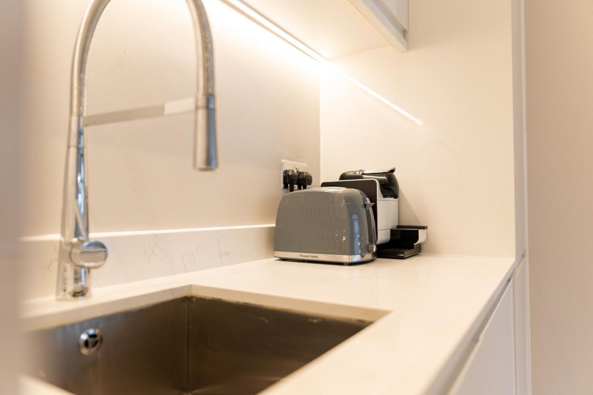Exclusive Cardiff City Centre Apartment Esterno foto