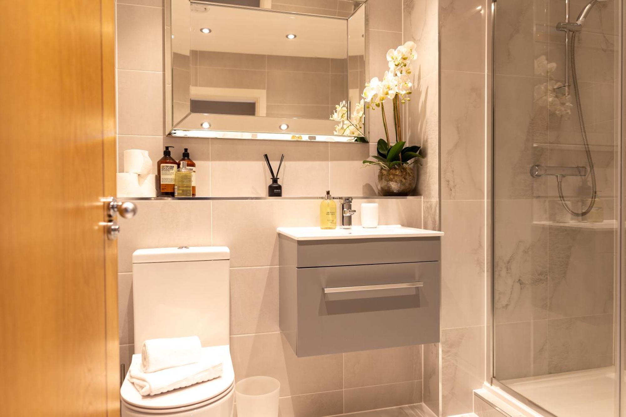 Exclusive Cardiff City Centre Apartment Esterno foto