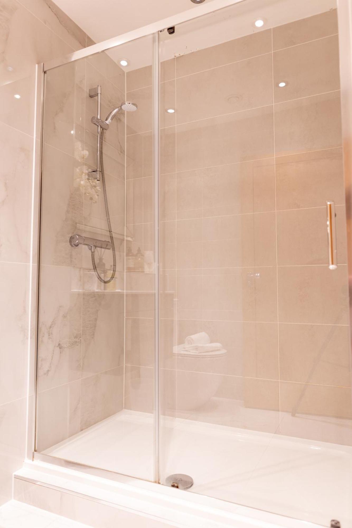 Exclusive Cardiff City Centre Apartment Esterno foto