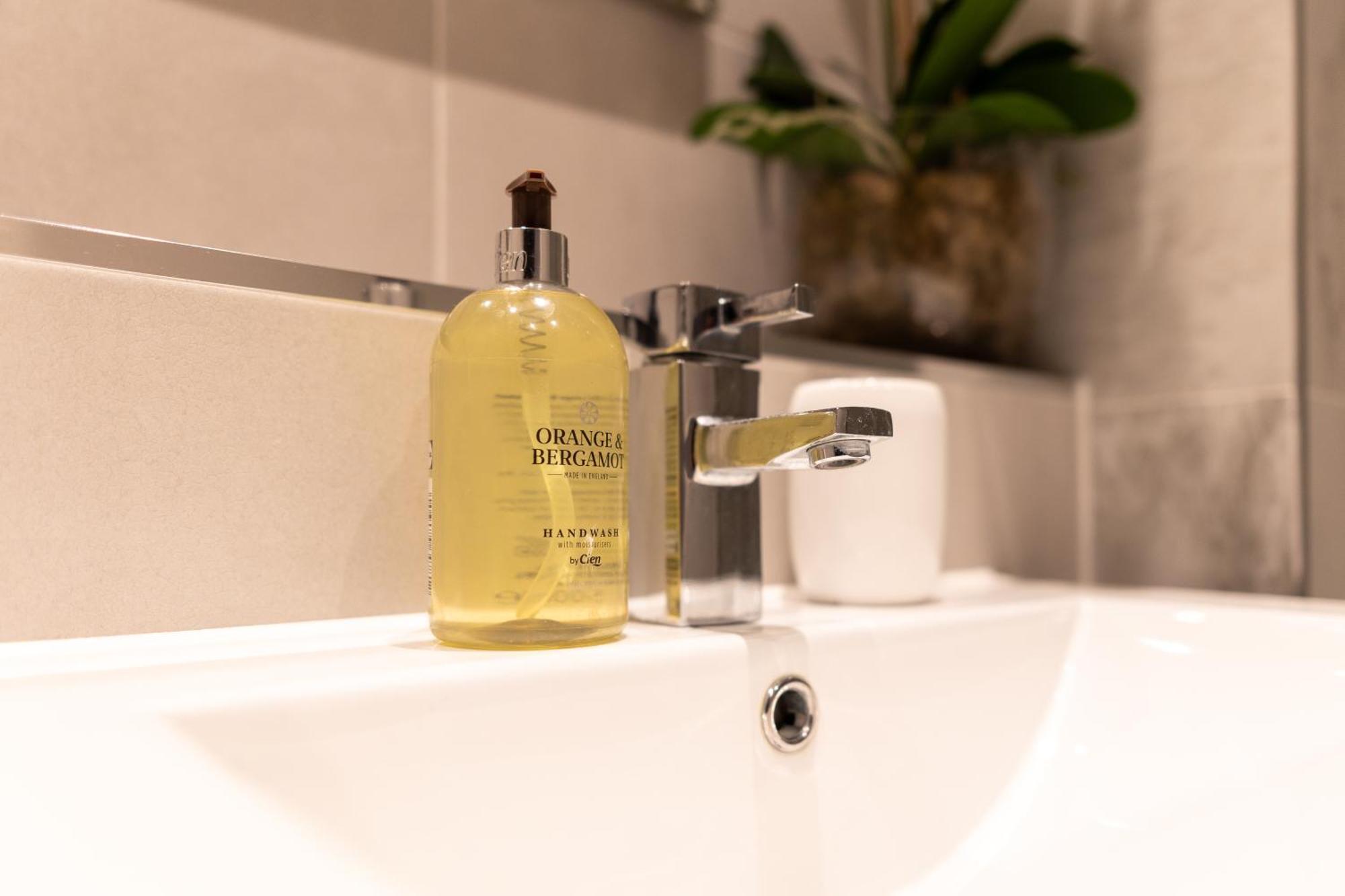 Exclusive Cardiff City Centre Apartment Esterno foto